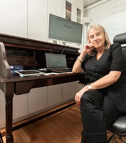 Doctora en escritorio